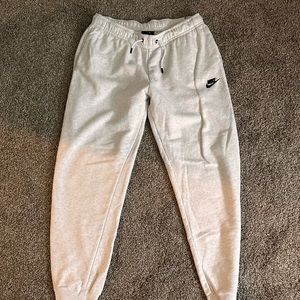 Women’s Nike sweatpants